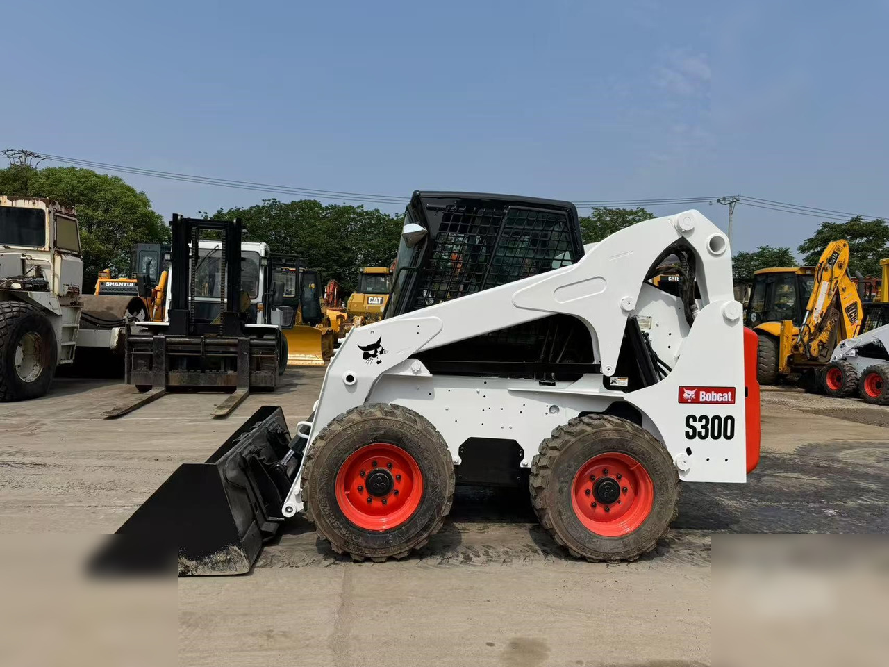 BOBCAT S300 - Φορτωτής πλάγιας ολίσθησης: φωτογραφία 1 BOBCAT S300 - Φορτωτής πλάγιας ολίσθησης: φωτογραφία 1