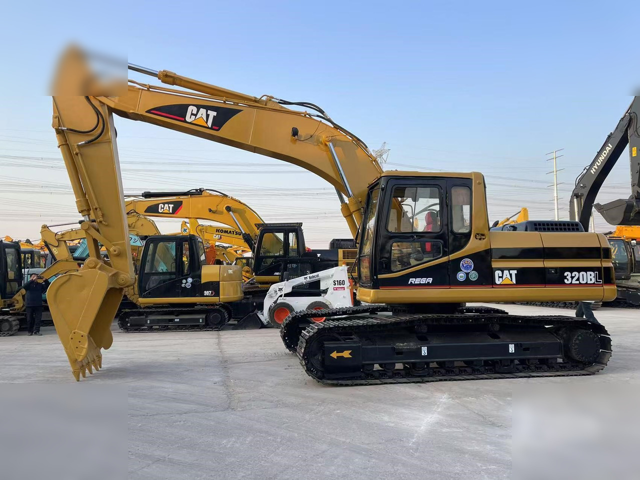 CATERPILLAR 320BL - Ερπυστριοφόρος εκσκαφέας: φωτογραφία 1 CATERPILLAR 320BL - Ερπυστριοφόρος εκσκαφέας: φωτογραφία 1
