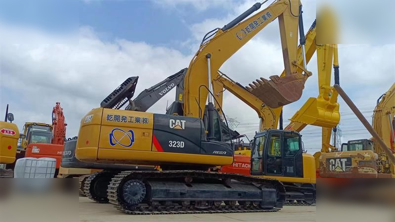 CATERPILLAR 323D - Ερπυστριοφόρος εκσκαφέας: φωτογραφία 3 CATERPILLAR 323D - Ερπυστριοφόρος εκσκαφέας: φωτογραφία 3
