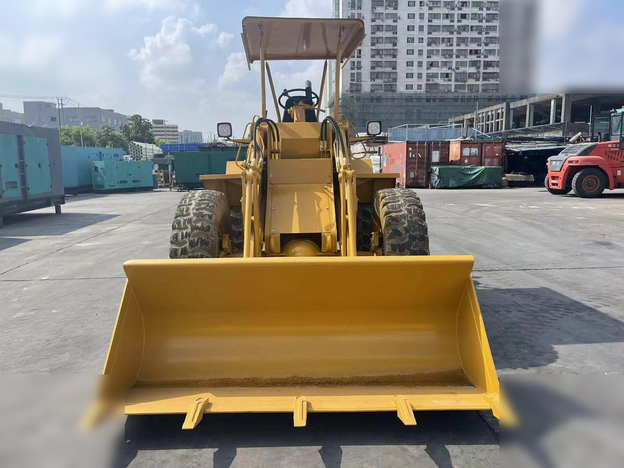 Ελαστιχοφόρος φορτωτής CATERPILLAR 910: φωτογραφία 8