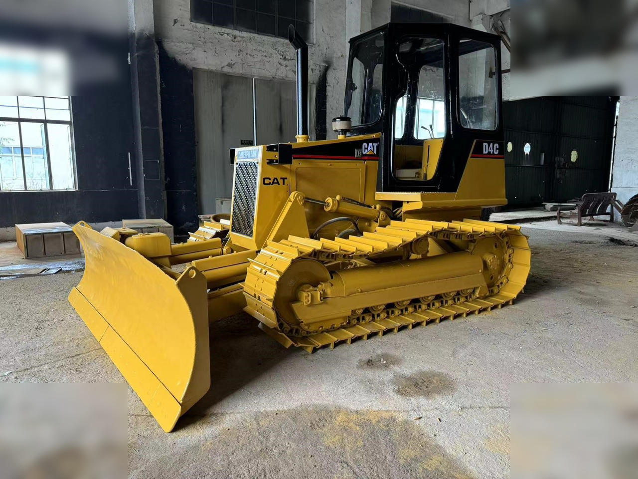 CATERPILLAR D4C - Μπουλντόζα: φωτογραφία 1 CATERPILLAR D4C - Μπουλντόζα: φωτογραφία 1