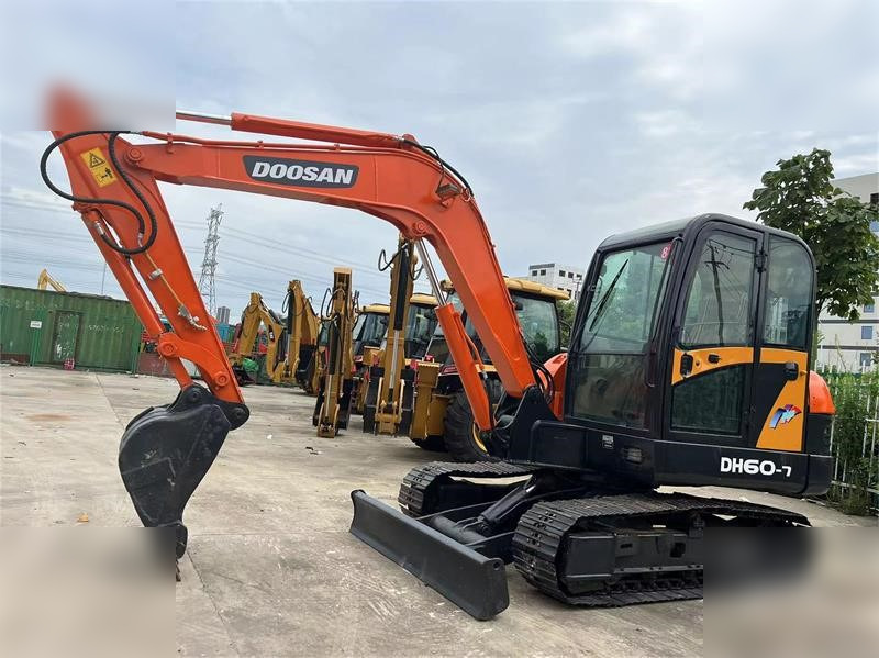 DOOSAN DH60-7 - Ερπυστριοφόρος εκσκαφέας: φωτογραφία 4 DOOSAN DH60-7 - Ερπυστριοφόρος εκσκαφέας: φωτογραφία 4