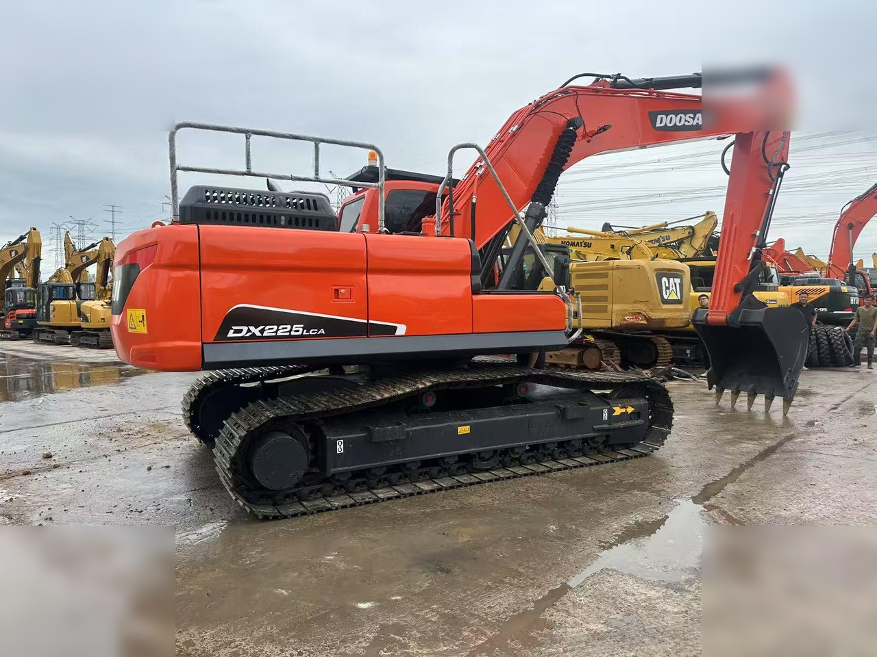 DOOSAN DX225 LCA - Ερπυστριοφόρος εκσκαφέας: φωτογραφία 1 DOOSAN DX225 LCA - Ερπυστριοφόρος εκσκαφέας: φωτογραφία 1