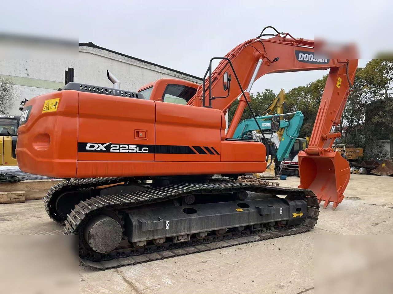 DOOSAN DX225 LC - Ερπυστριοφόρος εκσκαφέας: φωτογραφία 3 DOOSAN DX225 LC - Ερπυστριοφόρος εκσκαφέας: φωτογραφία 3