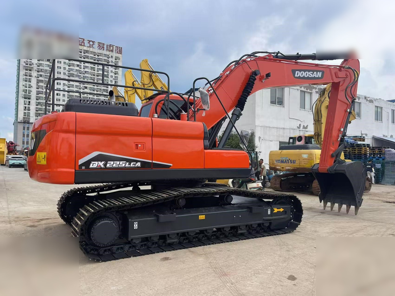 DOOSAN DX225 LC - Ερπυστριοφόρος εκσκαφέας: φωτογραφία 2 DOOSAN DX225 LC - Ερπυστριοφόρος εκσκαφέας: φωτογραφία 2