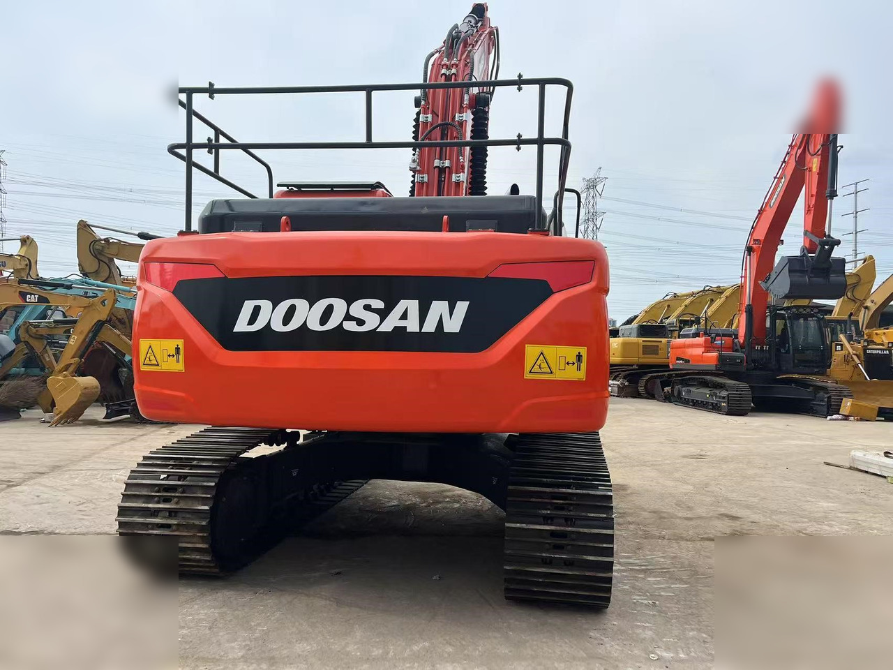 DOOSAN DX225 LC - Ερπυστριοφόρος εκσκαφέας: φωτογραφία 3 DOOSAN DX225 LC - Ερπυστριοφόρος εκσκαφέας: φωτογραφία 3