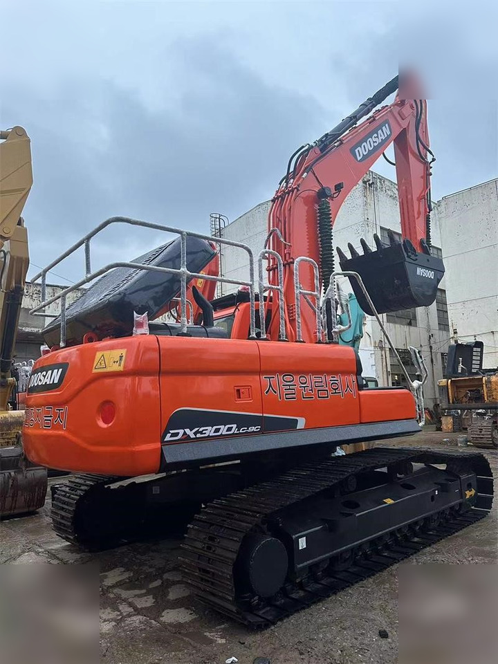 DOOSAN DX300 LC-9C - Ερπυστριοφόρος εκσκαφέας: φωτογραφία 1 DOOSAN DX300 LC-9C - Ερπυστριοφόρος εκσκαφέας: φωτογραφία 1