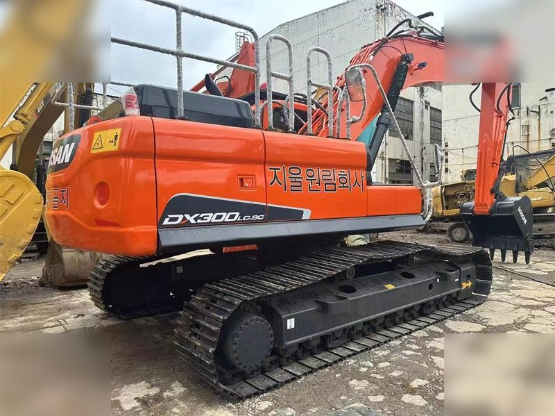DOOSAN DX300 LC-9C - Ερπυστριοφόρος εκσκαφέας: φωτογραφία 1 DOOSAN DX300 LC-9C - Ερπυστριοφόρος εκσκαφέας: φωτογραφία 1