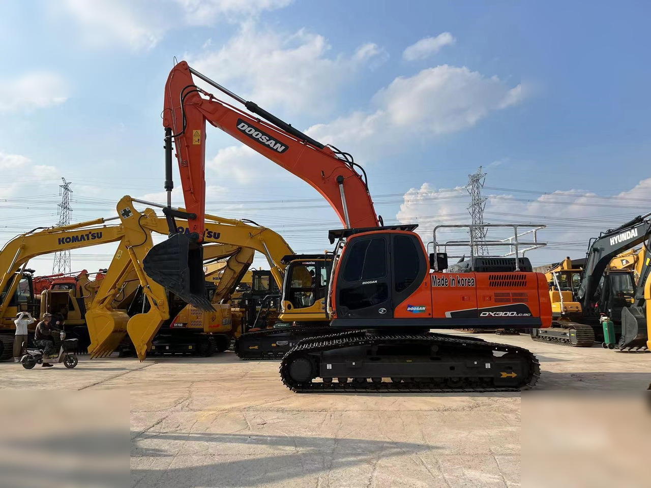 DOOSAN DX300 LC-9C - Ερπυστριοφόρος εκσκαφέας: φωτογραφία 1 DOOSAN DX300 LC-9C - Ερπυστριοφόρος εκσκαφέας: φωτογραφία 1