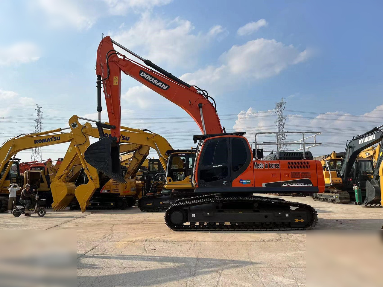 DOOSAN DX300 LC-9C - Ερπυστριοφόρος εκσκαφέας: φωτογραφία 1 DOOSAN DX300 LC-9C - Ερπυστριοφόρος εκσκαφέας: φωτογραφία 1