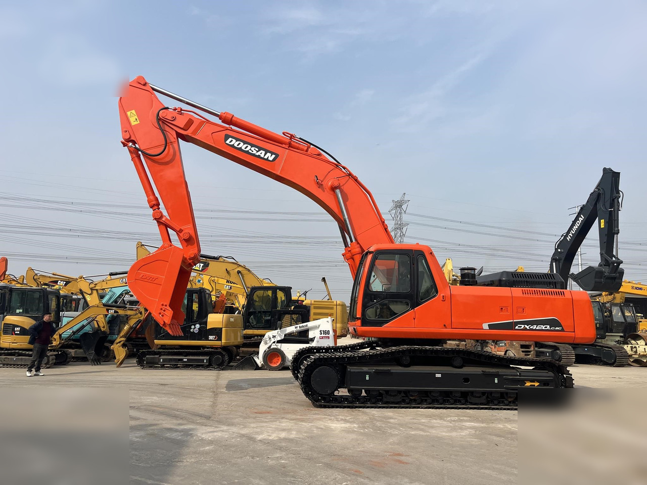 DOOSAN DX420 LC-9C - Ερπυστριοφόρος εκσκαφέας: φωτογραφία 1 DOOSAN DX420 LC-9C - Ερπυστριοφόρος εκσκαφέας: φωτογραφία 1