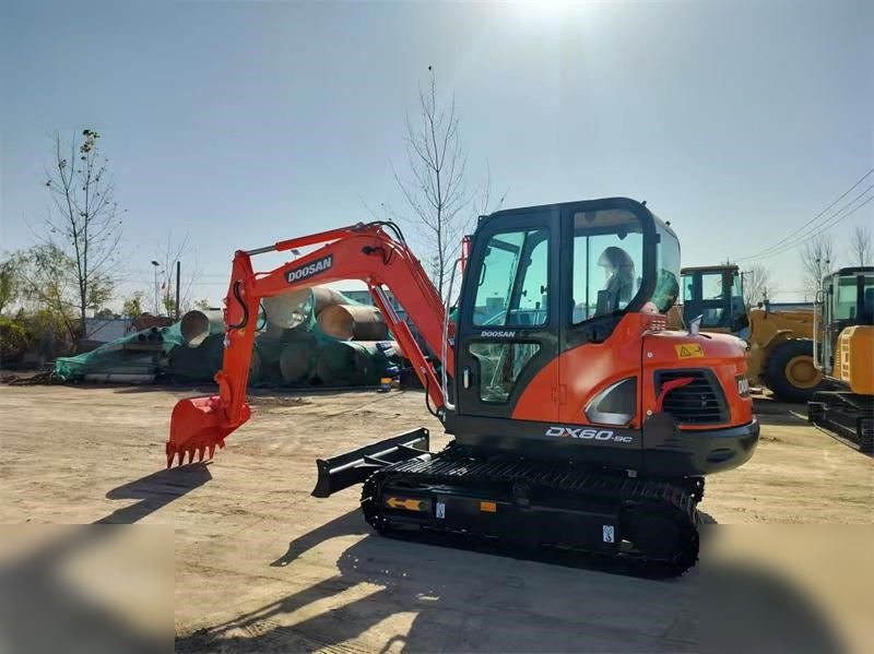 DOOSAN DX60-9C - Ερπυστριοφόρος εκσκαφέας: φωτογραφία 1 DOOSAN DX60-9C - Ερπυστριοφόρος εκσκαφέας: φωτογραφία 1