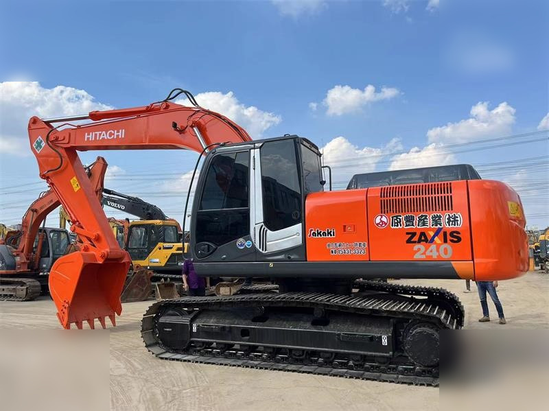 HITACHI ZX240 - Ερπυστριοφόρος εκσκαφέας: φωτογραφία 1 HITACHI ZX240 - Ερπυστριοφόρος εκσκαφέας: φωτογραφία 1