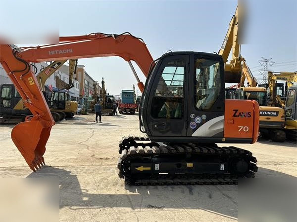 HITACHI ZX70 - Ερπυστριοφόρος εκσκαφέας: φωτογραφία 1 HITACHI ZX70 - Ερπυστριοφόρος εκσκαφέας: φωτογραφία 1