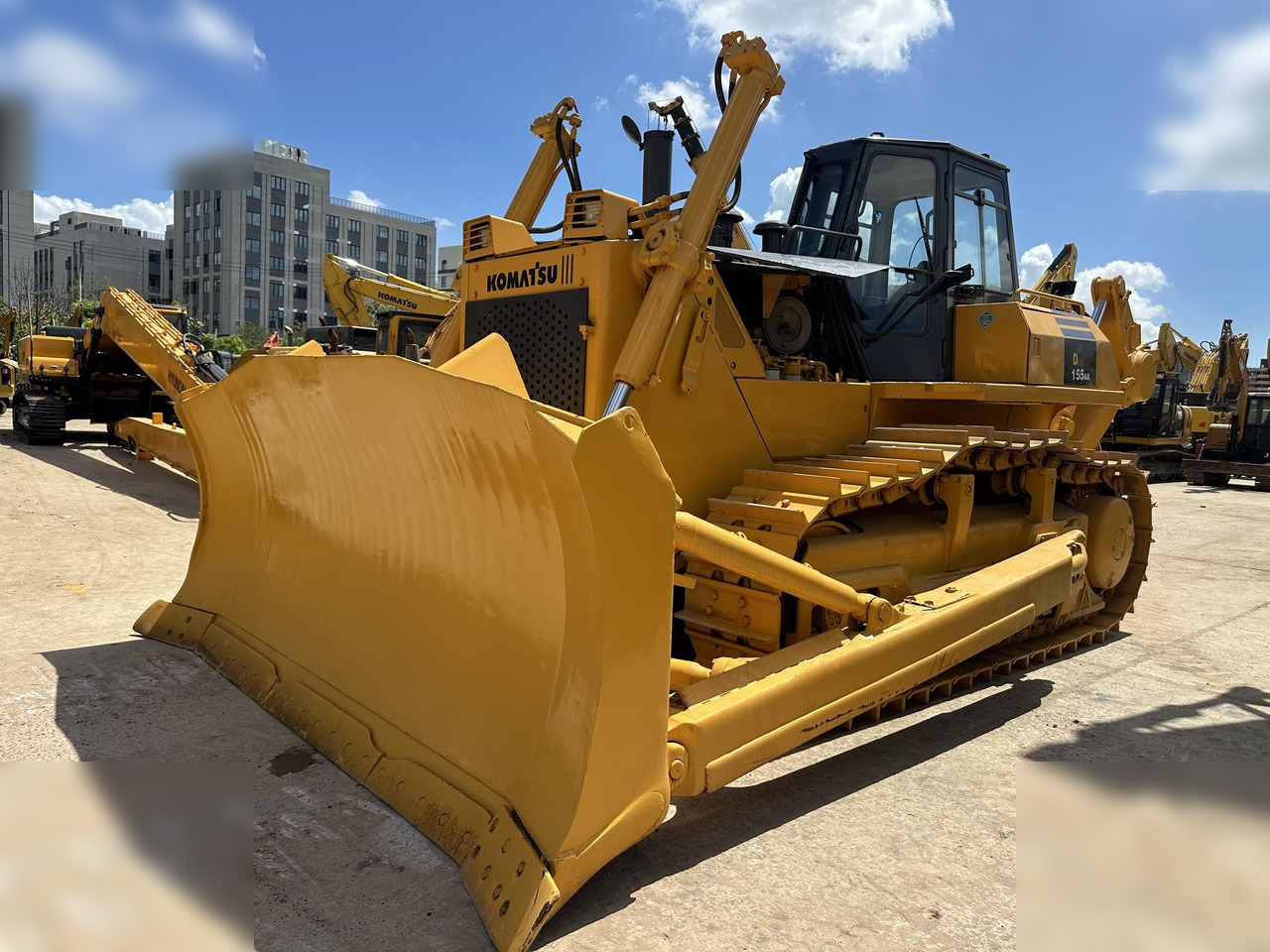 KOMATSU D155A-5 - Μπουλντόζα: φωτογραφία 2 KOMATSU D155A-5 - Μπουλντόζα: φωτογραφία 2