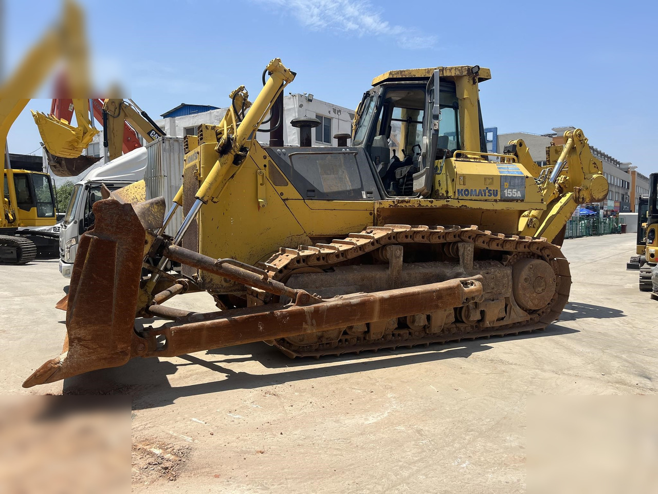 KOMATSU D155A-5 - Μπουλντόζα: φωτογραφία 2 KOMATSU D155A-5 - Μπουλντόζα: φωτογραφία 2