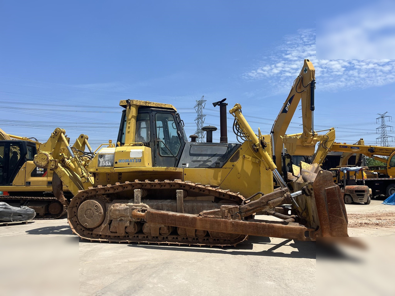 KOMATSU D155A-5 - Μπουλντόζα: φωτογραφία 1 KOMATSU D155A-5 - Μπουλντόζα: φωτογραφία 1