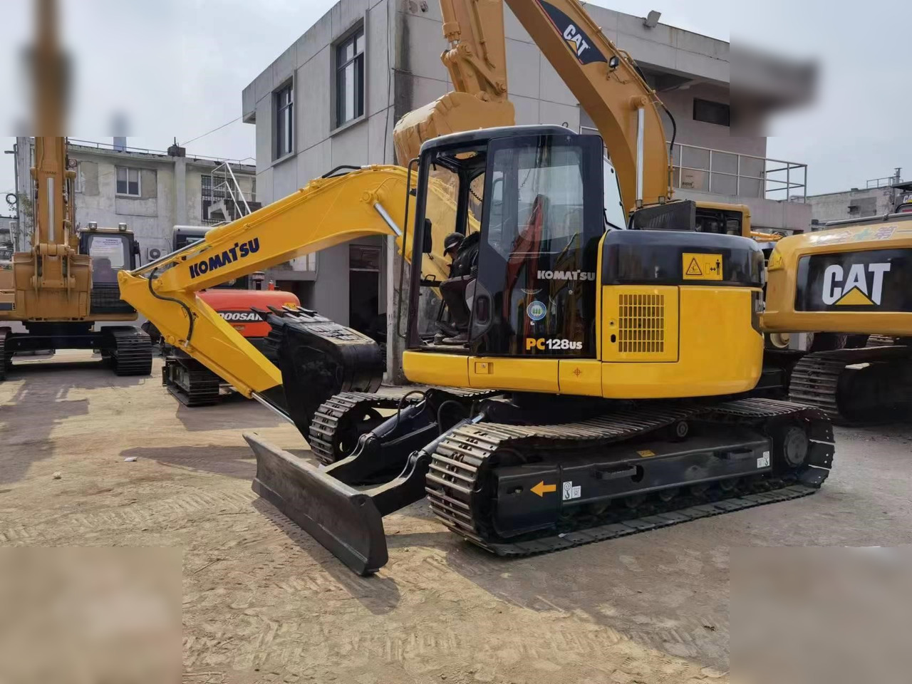 KOMATSU PC128US-1 - Ερπυστριοφόρος εκσκαφέας: φωτογραφία 3 KOMATSU PC128US-1 - Ερπυστριοφόρος εκσκαφέας: φωτογραφία 3