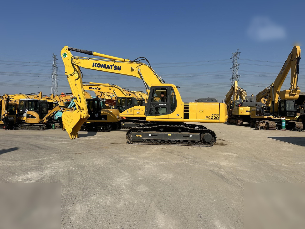 KOMATSU PC220-6 - Ερπυστριοφόρος εκσκαφέας: φωτογραφία 1 KOMATSU PC220-6 - Ερπυστριοφόρος εκσκαφέας: φωτογραφία 1