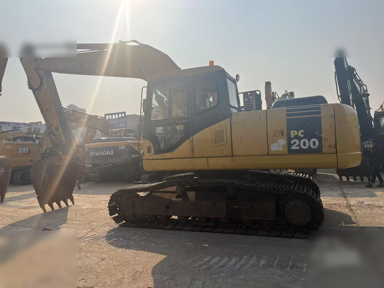 KOMATSU PC220-7 - Ερπυστριοφόρος εκσκαφέας: φωτογραφία 1 KOMATSU PC220-7 - Ερπυστριοφόρος εκσκαφέας: φωτογραφία 1