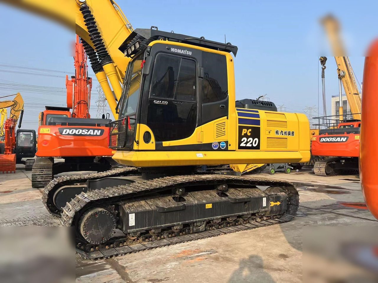 KOMATSU PC220-8M0 - Ερπυστριοφόρος εκσκαφέας: φωτογραφία 3 KOMATSU PC220-8M0 - Ερπυστριοφόρος εκσκαφέας: φωτογραφία 3