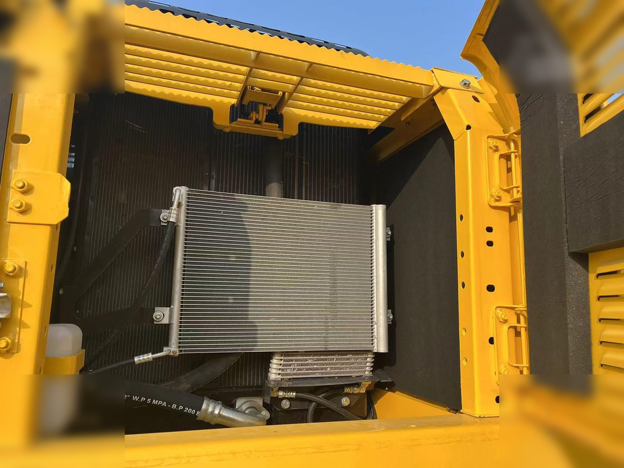 KOMATSU PC220-8M0 - Ερπυστριοφόρος εκσκαφέας: φωτογραφία 5 KOMATSU PC220-8M0 - Ερπυστριοφόρος εκσκαφέας: φωτογραφία 5