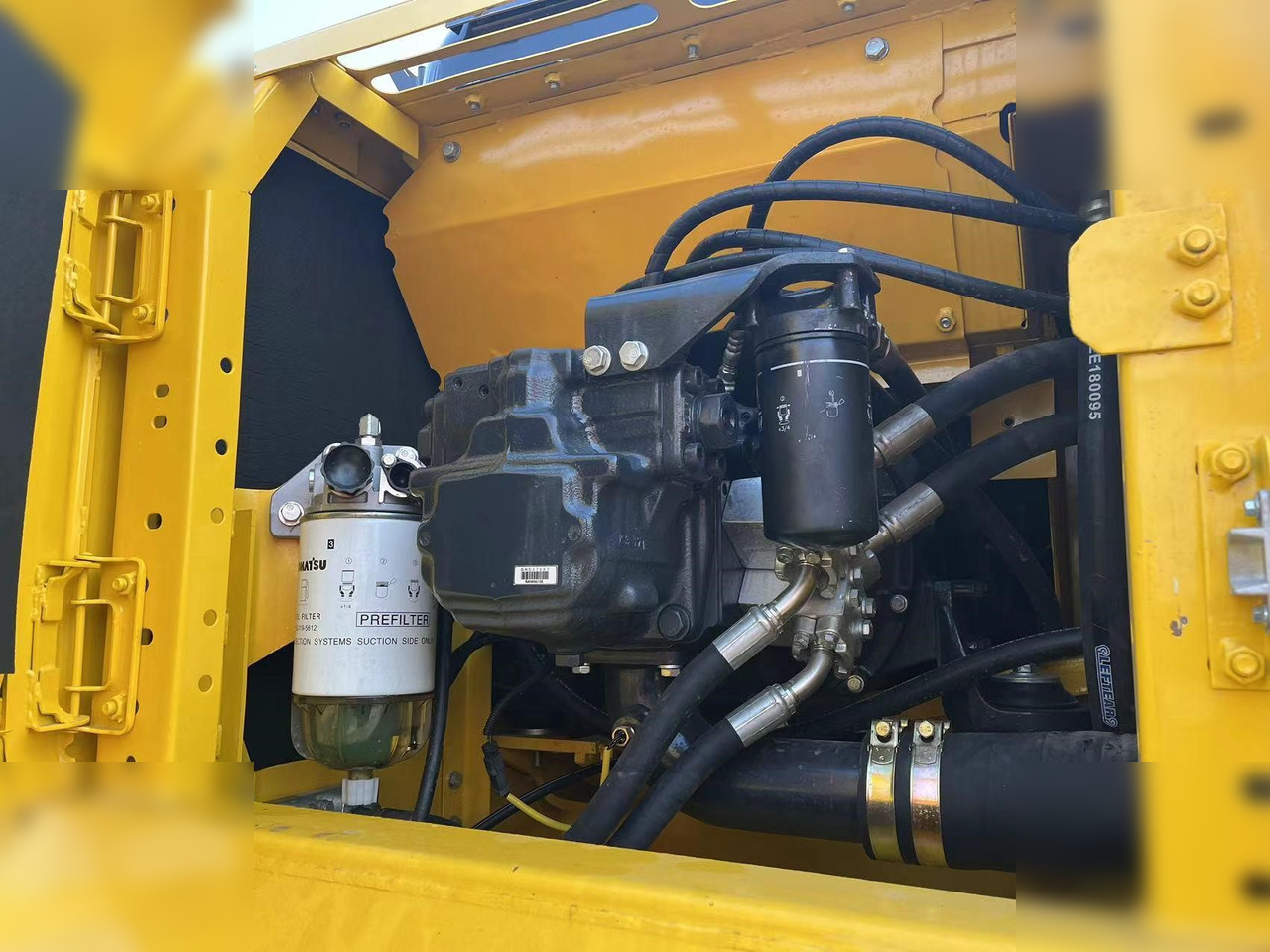 KOMATSU PC220-8M0 - Ερπυστριοφόρος εκσκαφέας: φωτογραφία 4 KOMATSU PC220-8M0 - Ερπυστριοφόρος εκσκαφέας: φωτογραφία 4