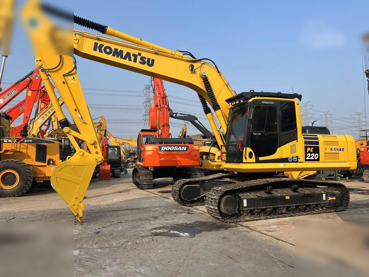 KOMATSU PC220-8M0 - Ερπυστριοφόρος εκσκαφέας: φωτογραφία 1 KOMATSU PC220-8M0 - Ερπυστριοφόρος εκσκαφέας: φωτογραφία 1