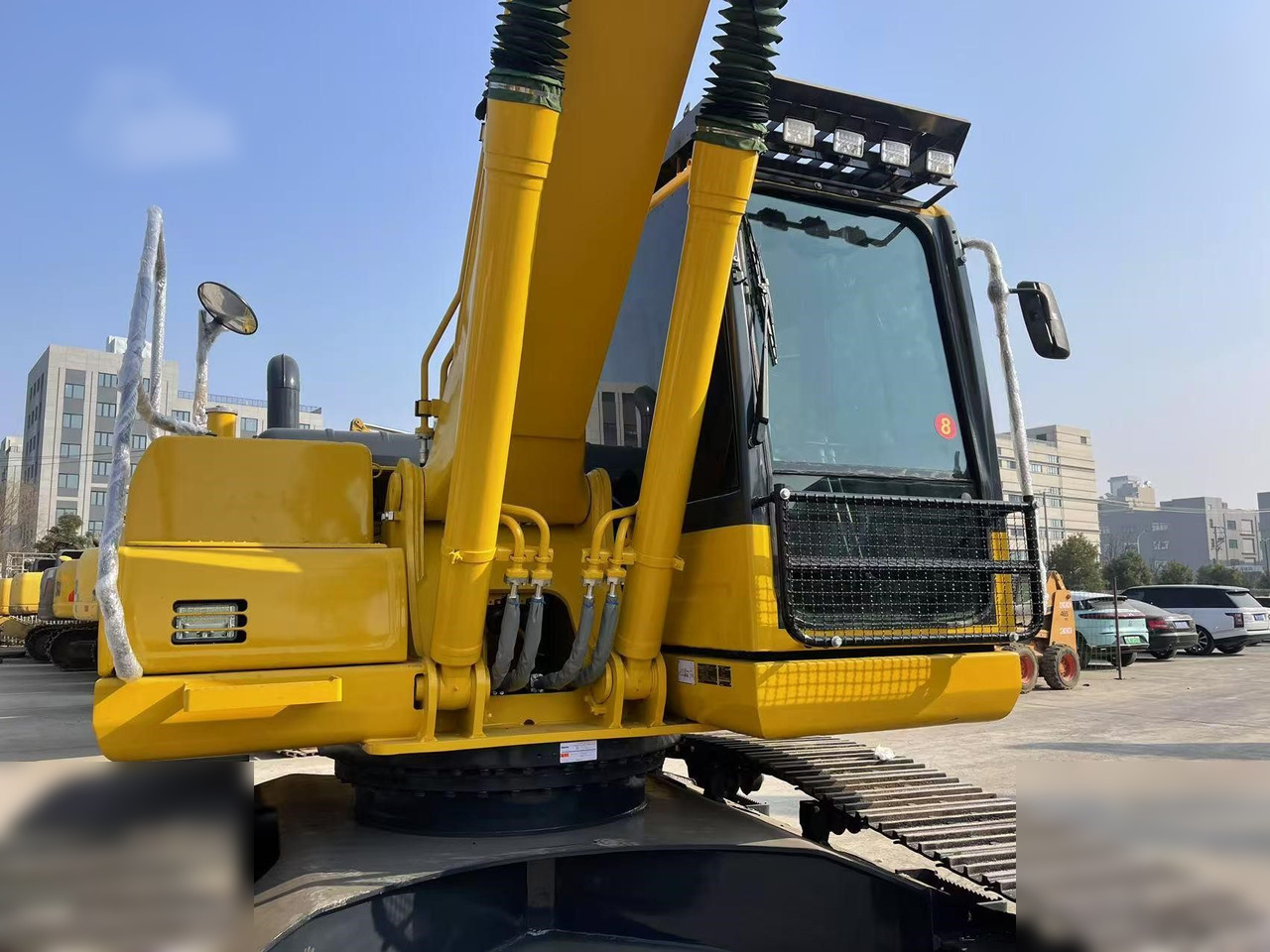 KOMATSU PC220-8 - Ερπυστριοφόρος εκσκαφέας: φωτογραφία 3 KOMATSU PC220-8 - Ερπυστριοφόρος εκσκαφέας: φωτογραφία 3