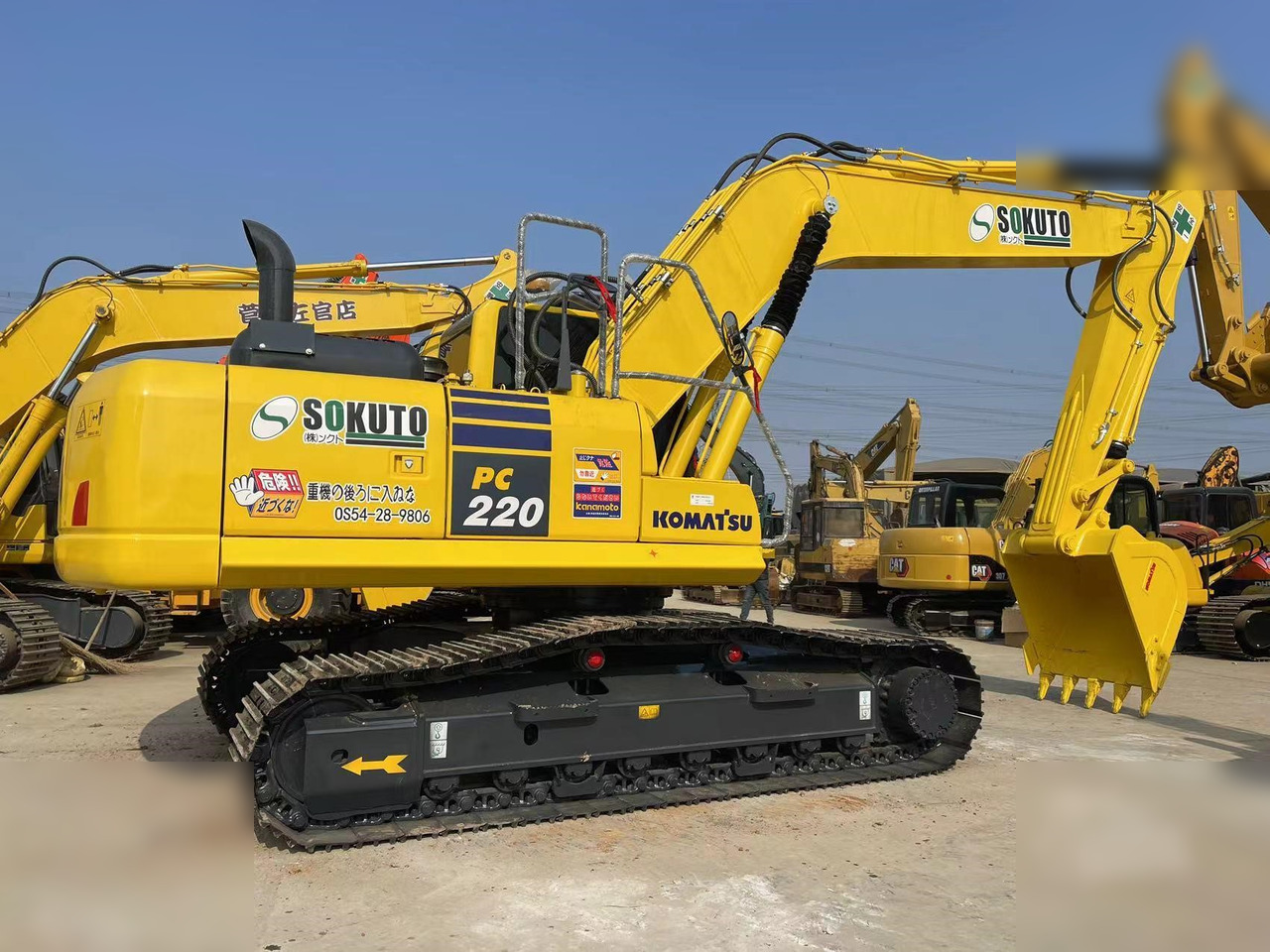 KOMATSU PC220-8 - Ερπυστριοφόρος εκσκαφέας: φωτογραφία 1 KOMATSU PC220-8 - Ερπυστριοφόρος εκσκαφέας: φωτογραφία 1