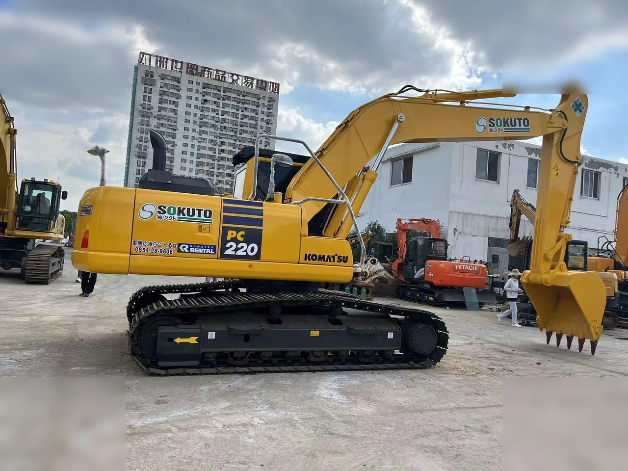 KOMATSU PC220-8 - Ερπυστριοφόρος εκσκαφέας: φωτογραφία 1 KOMATSU PC220-8 - Ερπυστριοφόρος εκσκαφέας: φωτογραφία 1