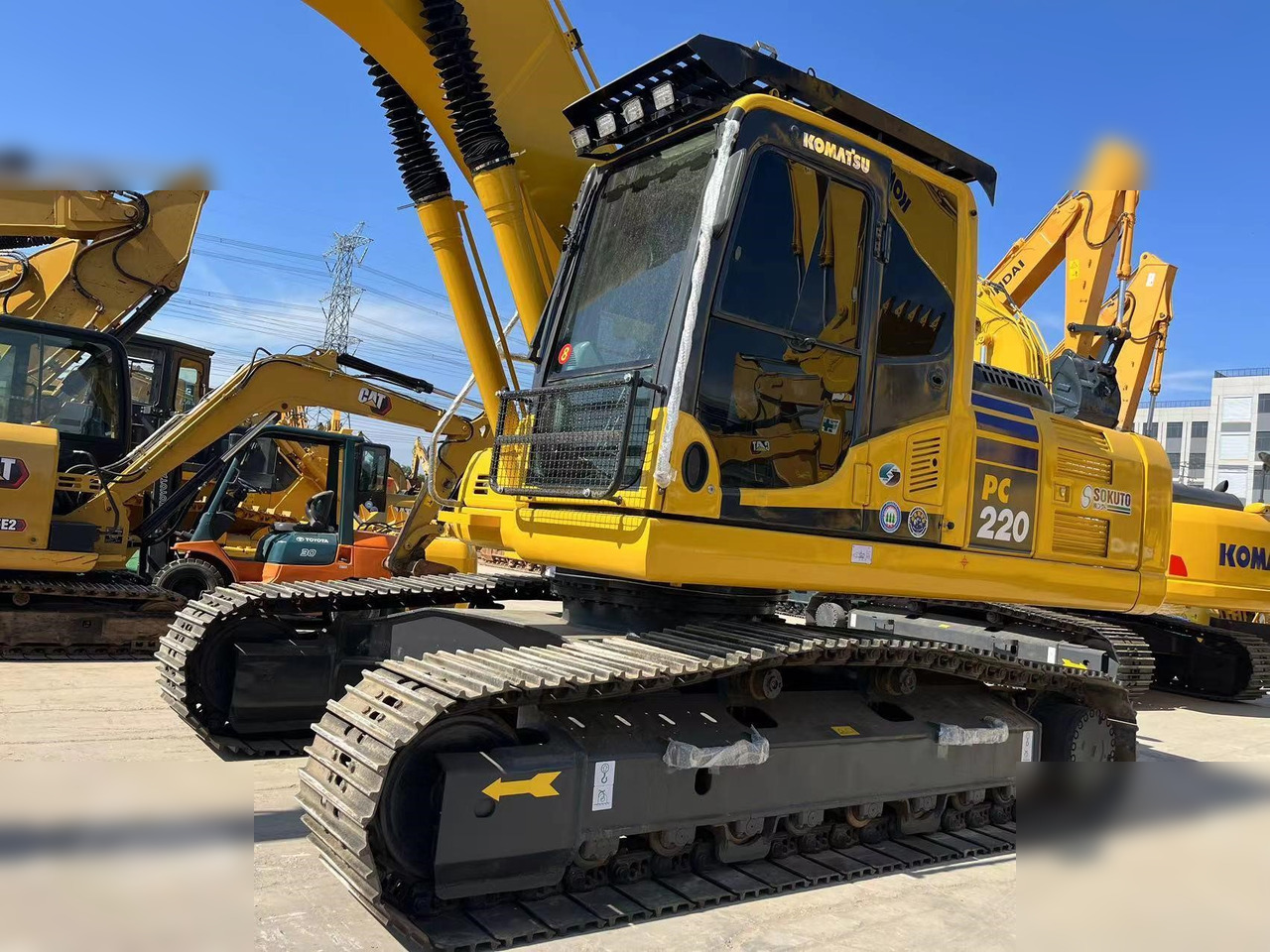 KOMATSU PC220-8 - Ερπυστριοφόρος εκσκαφέας: φωτογραφία 3 KOMATSU PC220-8 - Ερπυστριοφόρος εκσκαφέας: φωτογραφία 3
