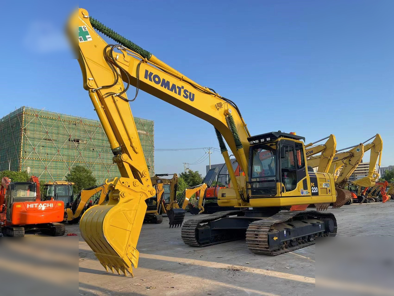 KOMATSU PC220-8 - Ερπυστριοφόρος εκσκαφέας: φωτογραφία 1 KOMATSU PC220-8 - Ερπυστριοφόρος εκσκαφέας: φωτογραφία 1