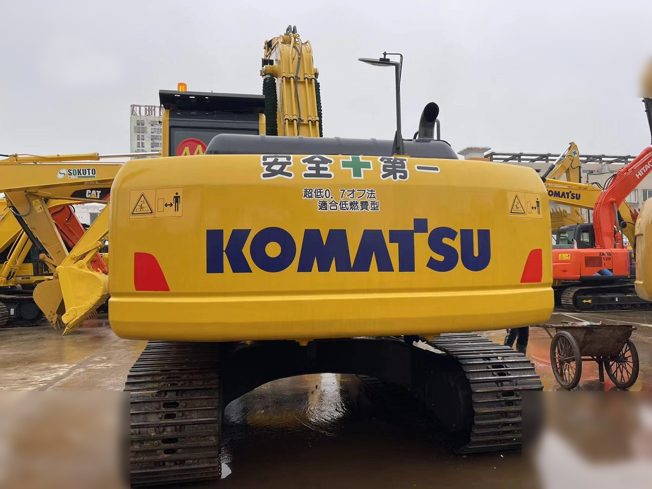 KOMATSU PC220-8 - Ερπυστριοφόρος εκσκαφέας: φωτογραφία 4 KOMATSU PC220-8 - Ερπυστριοφόρος εκσκαφέας: φωτογραφία 4