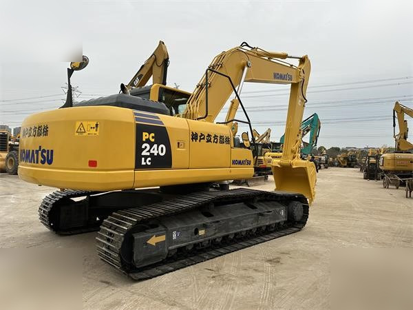 KOMATSU PC240 LC-8 - Ερπυστριοφόρος εκσκαφέας: φωτογραφία 3 KOMATSU PC240 LC-8 - Ερπυστριοφόρος εκσκαφέας: φωτογραφία 3