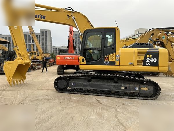 KOMATSU PC240 LC-8 - Ερπυστριοφόρος εκσκαφέας: φωτογραφία 1 KOMATSU PC240 LC-8 - Ερπυστριοφόρος εκσκαφέας: φωτογραφία 1