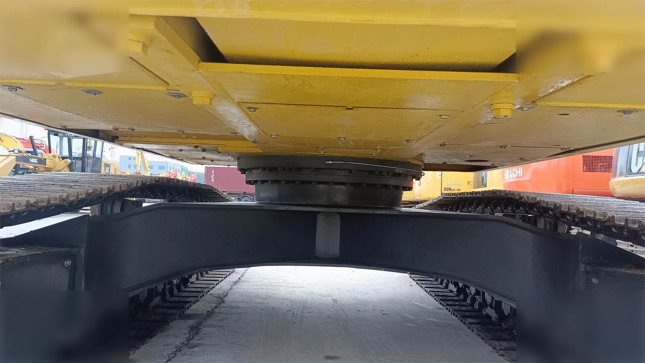 KOMATSU PC240 LC - Ερπυστριοφόρος εκσκαφέας: φωτογραφία 3 KOMATSU PC240 LC - Ερπυστριοφόρος εκσκαφέας: φωτογραφία 3