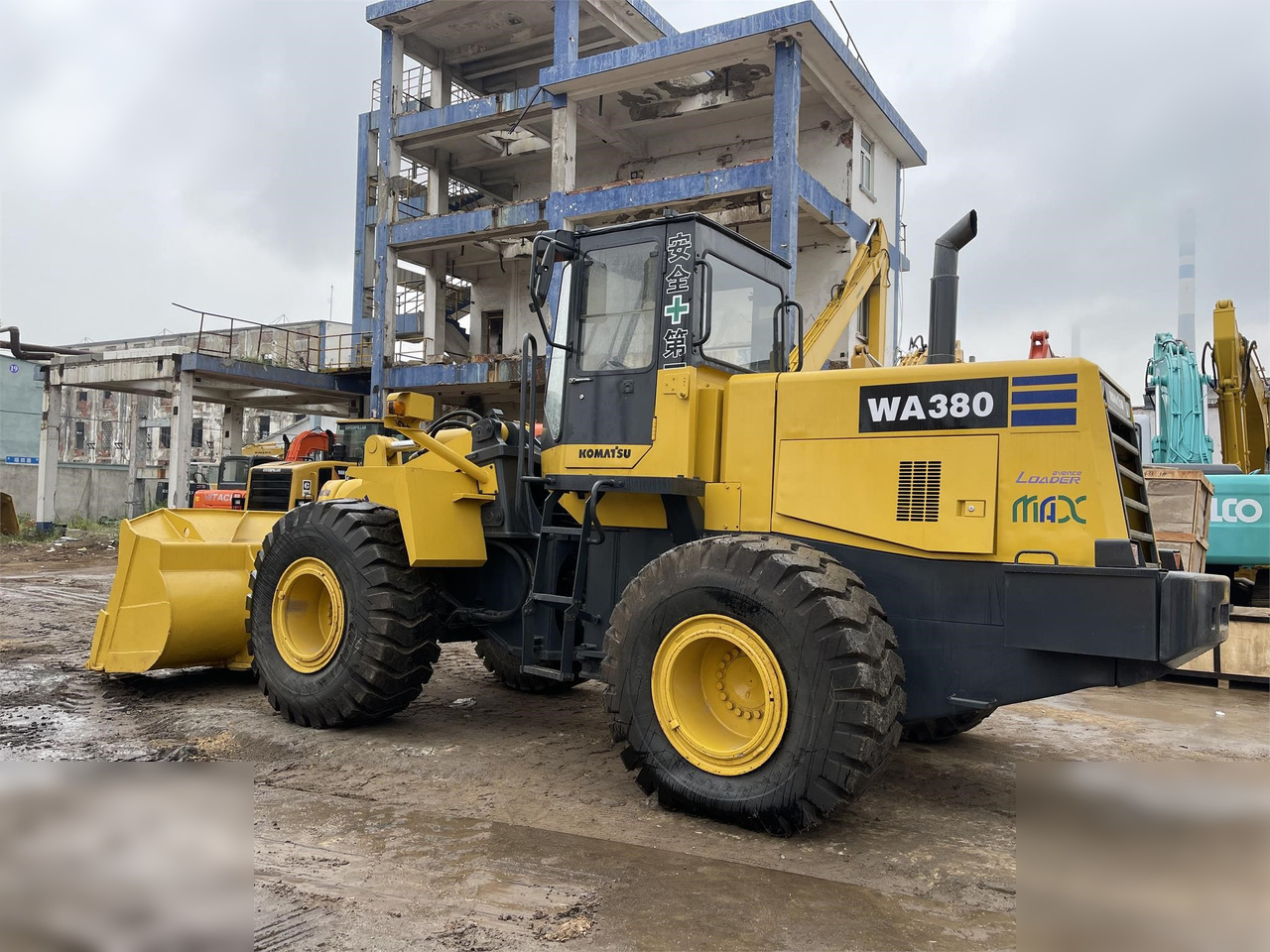 KOMATSU WA380-3 - Ελαστιχοφόρος φορτωτής: φωτογραφία 3 KOMATSU WA380-3 - Ελαστιχοφόρος φορτωτής: φωτογραφία 3