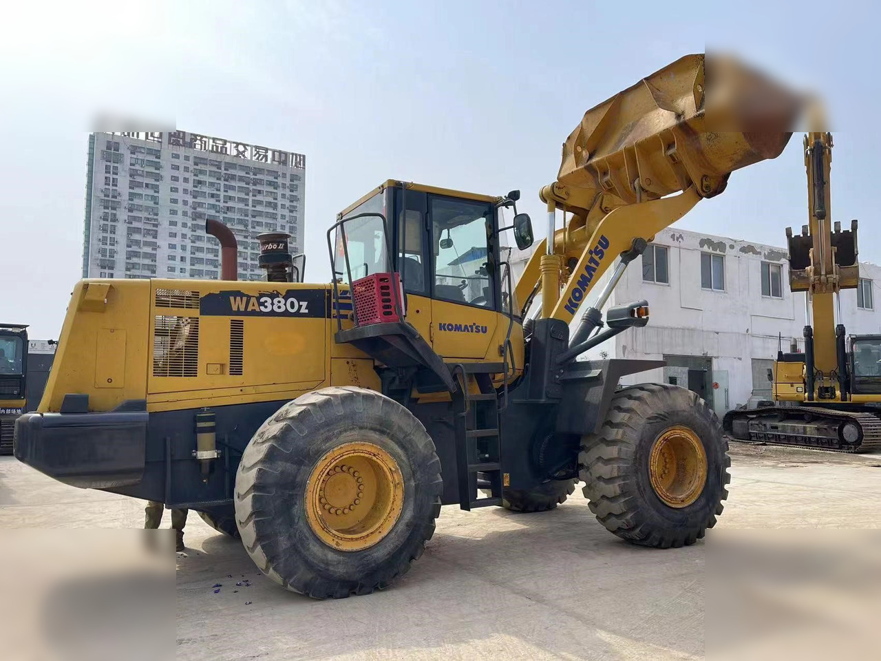 KOMATSU WA380Z-6 - Ελαστιχοφόρος φορτωτής: φωτογραφία 2 KOMATSU WA380Z-6 - Ελαστιχοφόρος φορτωτής: φωτογραφία 2