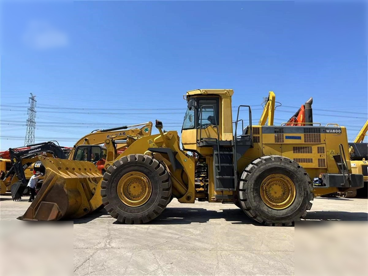 KOMATSU WA600-3 - Ελαστιχοφόρος φορτωτής: φωτογραφία 1 KOMATSU WA600-3 - Ελαστιχοφόρος φορτωτής: φωτογραφία 1