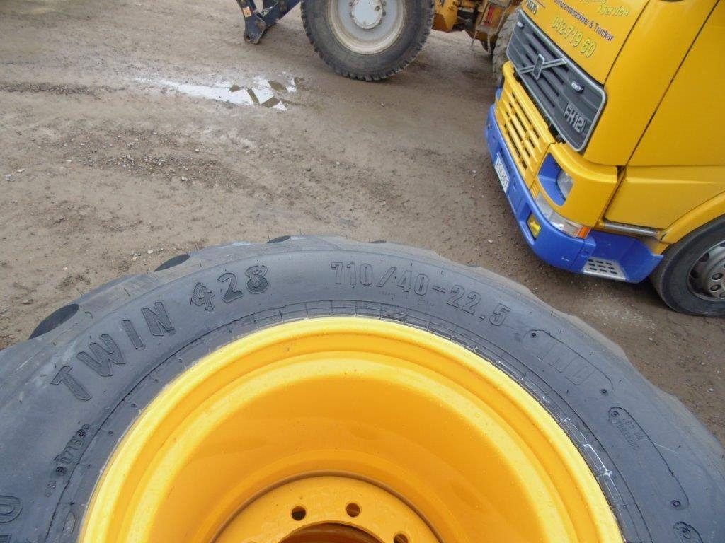 Trelleborg Twin 428 710-40-22,5 med fälg - Πλήρης τροχός για Άλλα μηχανήματα: φωτογραφία 1 Trelleborg Twin 428 710-40-22,5 med fälg - Πλήρης τροχός για Άλλα μηχανήματα: φωτογραφία 1