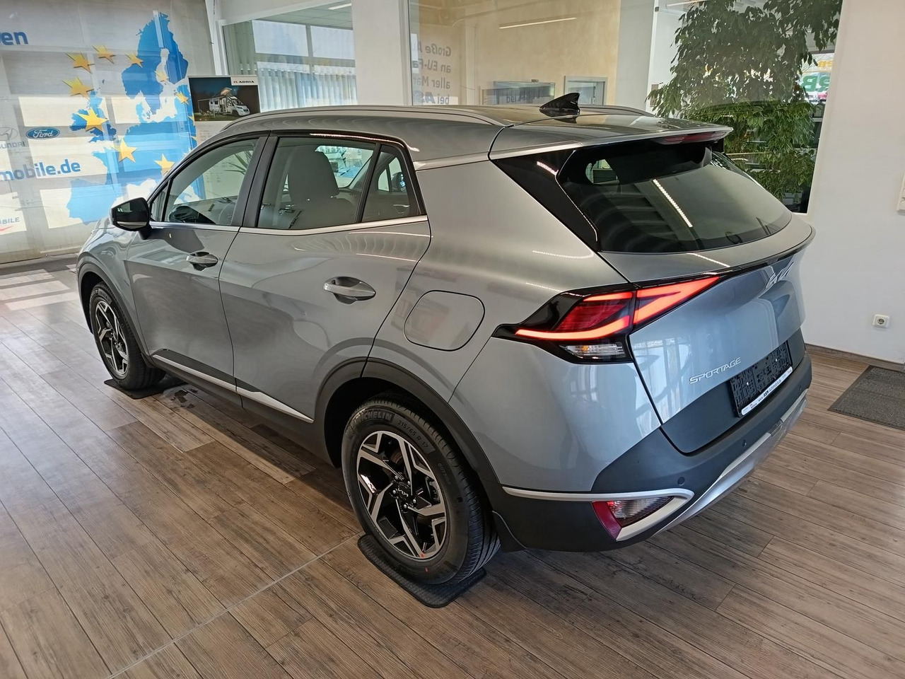 Kia Sportage 1.6 T-GDI DCT Vision*NAVI*LED*R-KAM*DAB - SUV: φωτογραφία 4 Kia Sportage 1.6 T-GDI DCT Vision*NAVI*LED*R-KAM*DAB - SUV: φωτογραφία 4