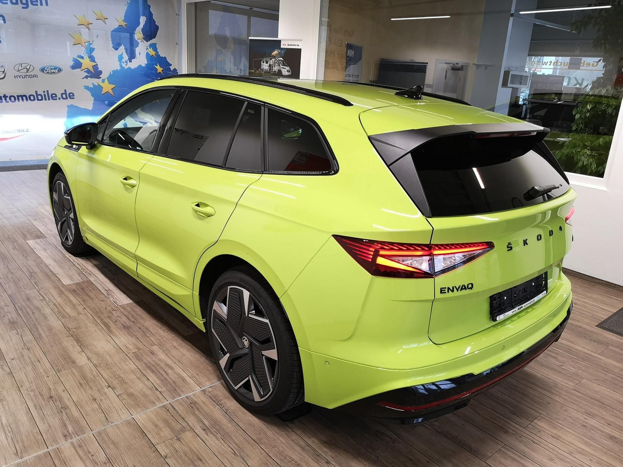 Skoda Enyaq iV RS 220 kW*PSD*AHK*virt.Pedal*360°Kamera - SUV: φωτογραφία 4 Skoda Enyaq iV RS 220 kW*PSD*AHK*virt.Pedal*360°Kamera - SUV: φωτογραφία 4