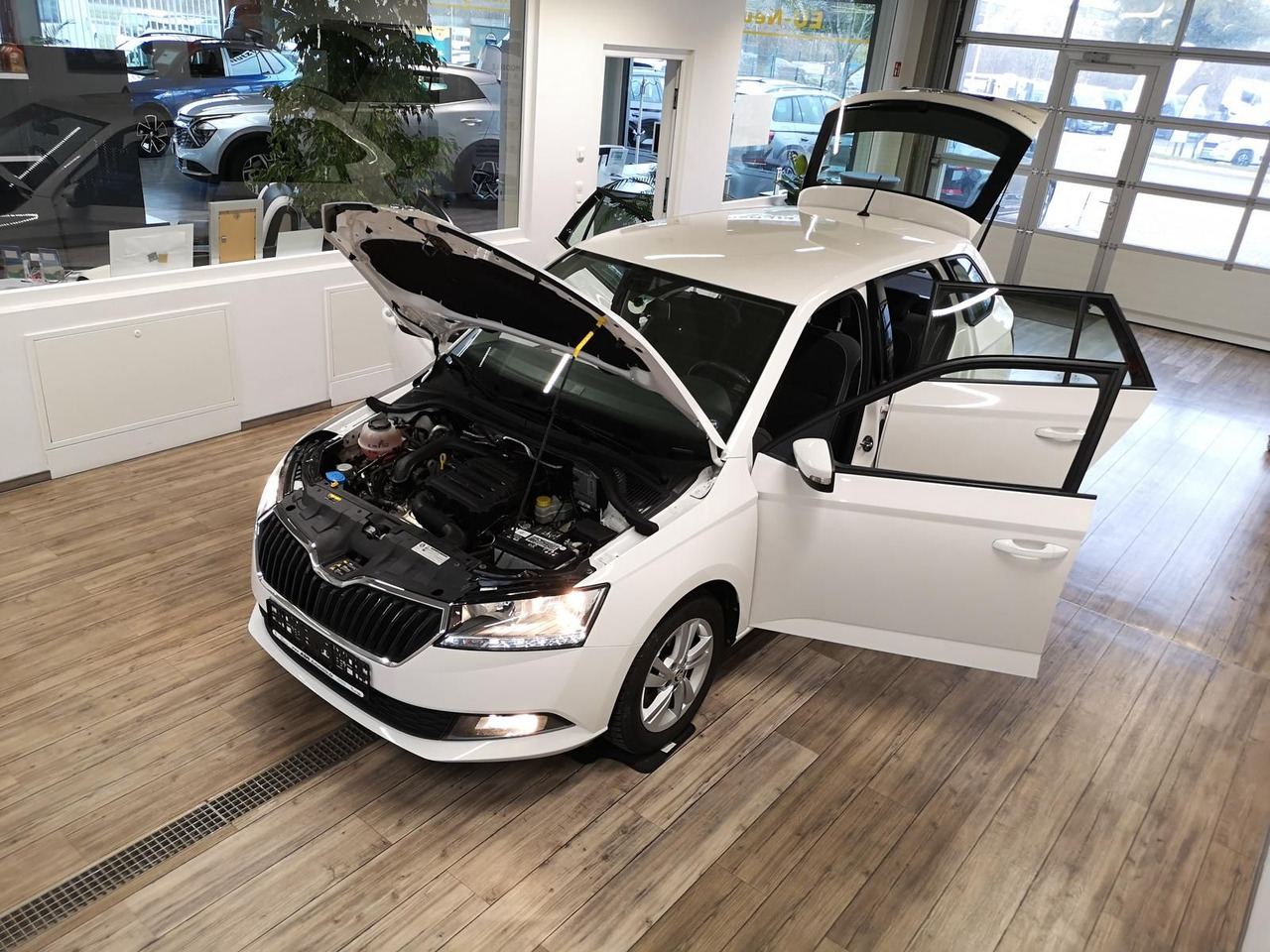 Skoda Fabia Combi Ambition 1.0TSI 81kW+R-KAM+PDC+KLIMA - Αυτοκίνητο: φωτογραφία 5 Skoda Fabia Combi Ambition 1.0TSI 81kW+R-KAM+PDC+KLIMA - Αυτοκίνητο: φωτογραφία 5