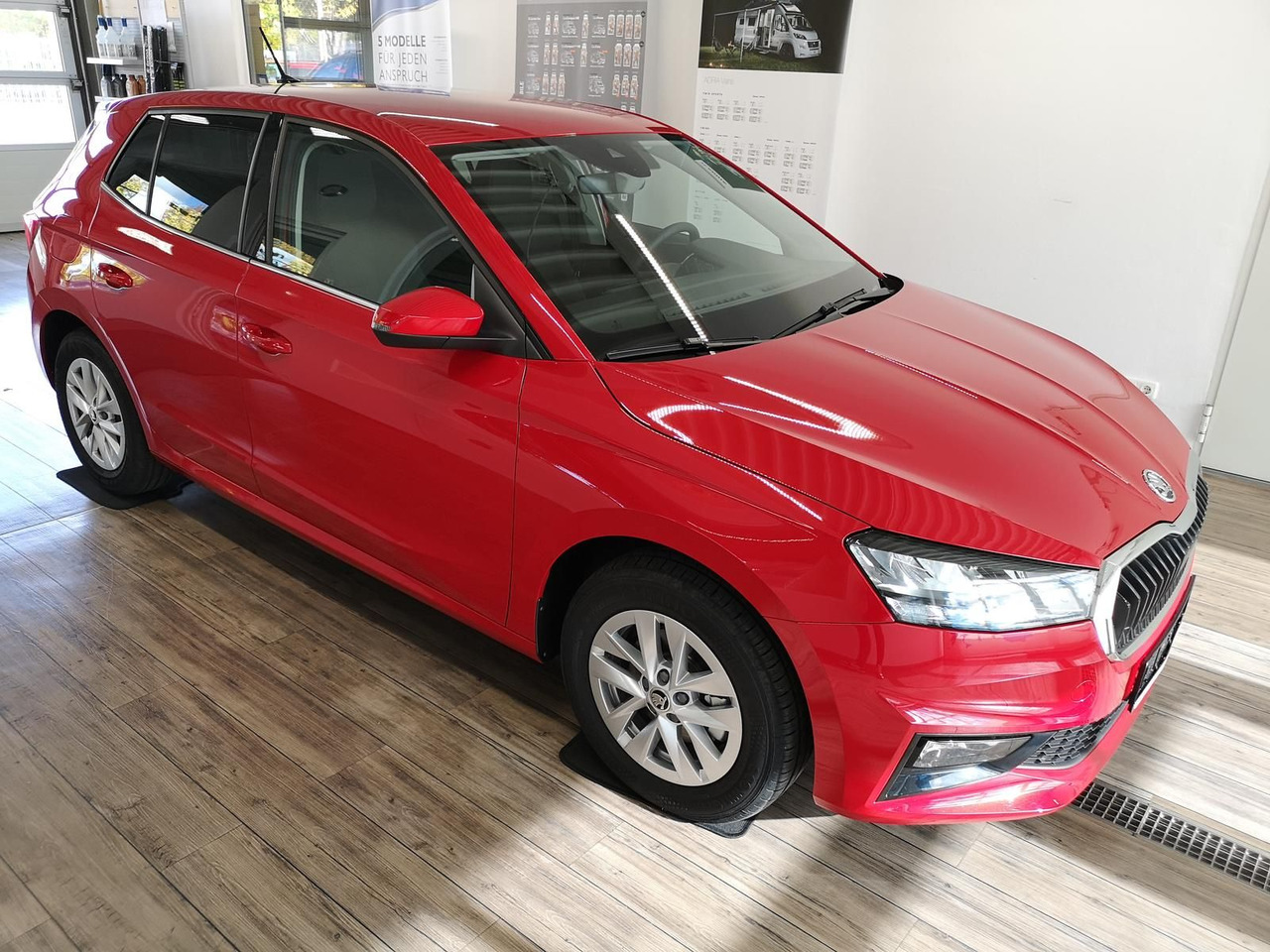 Skoda Fabia Selection 1,0TSIDSG+AHK-VORBER+LED+DAB+SHZ - Λιμουζίνα/ Sedan: φωτογραφία 2 Skoda Fabia Selection 1,0TSIDSG+AHK-VORBER+LED+DAB+SHZ - Λιμουζίνα/ Sedan: φωτογραφία 2