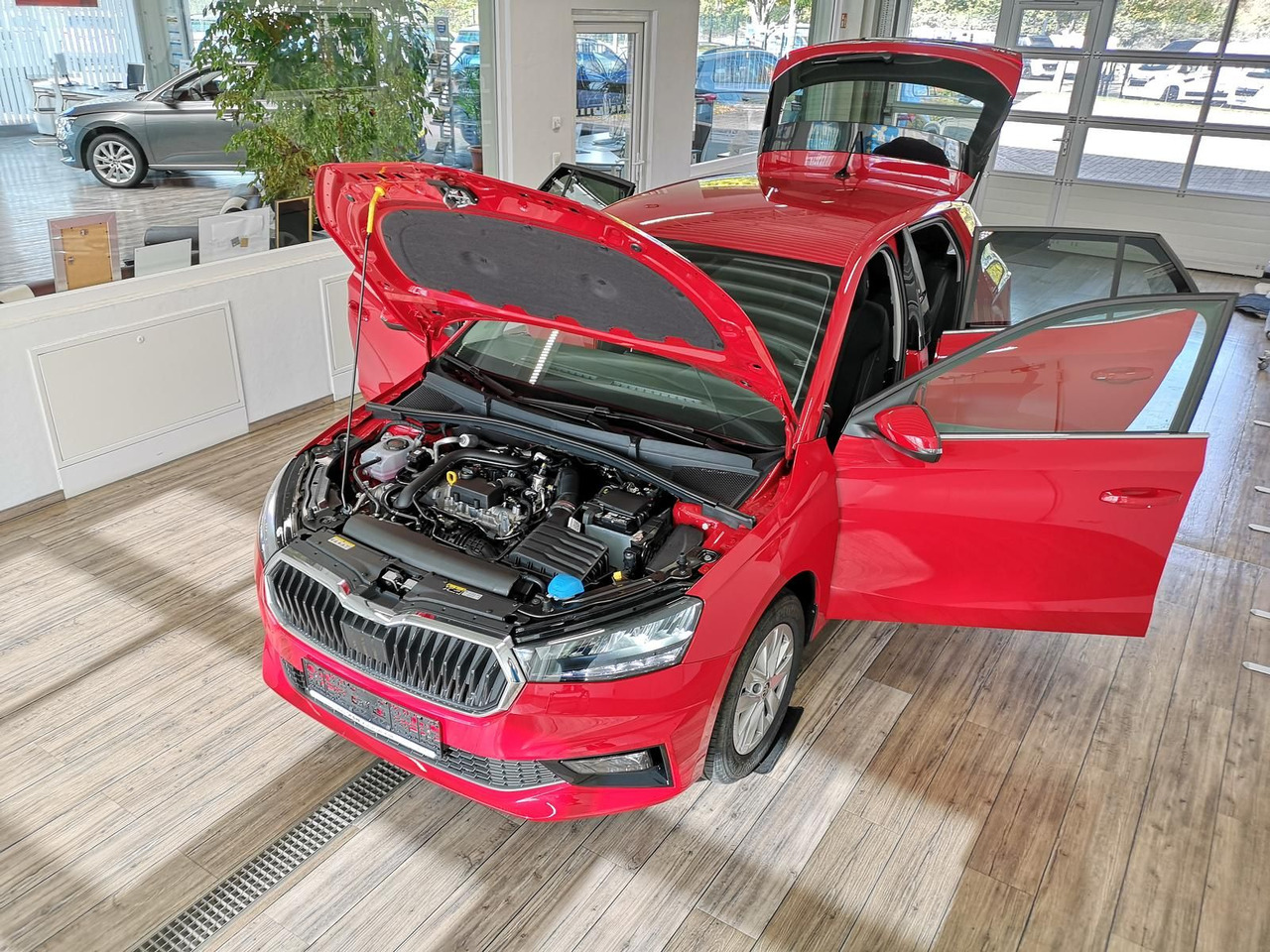Skoda Fabia Selection 1,0TSIDSG+AHK-VORBER+LED+DAB+SHZ - Λιμουζίνα/ Sedan: φωτογραφία 5 Skoda Fabia Selection 1,0TSIDSG+AHK-VORBER+LED+DAB+SHZ - Λιμουζίνα/ Sedan: φωτογραφία 5