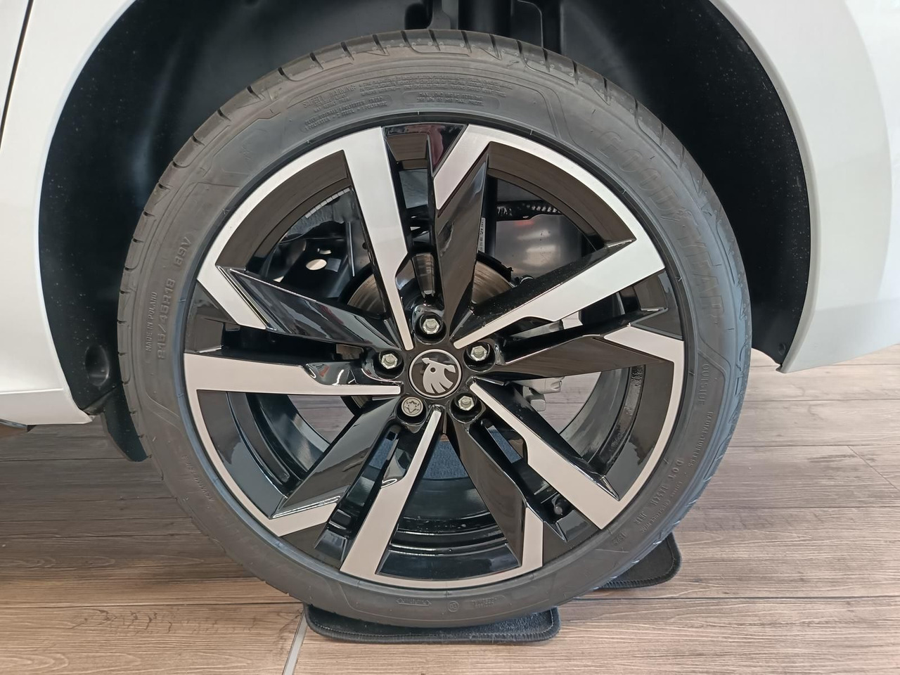 SUV Skoda Kamiq Monte Carlo 1,5 TSI DSG*AHK*PANO*LED*ACC*: φωτογραφία 24 SUV Skoda Kamiq Monte Carlo 1,5 TSI DSG*AHK*PANO*LED*ACC*: φωτογραφία 24