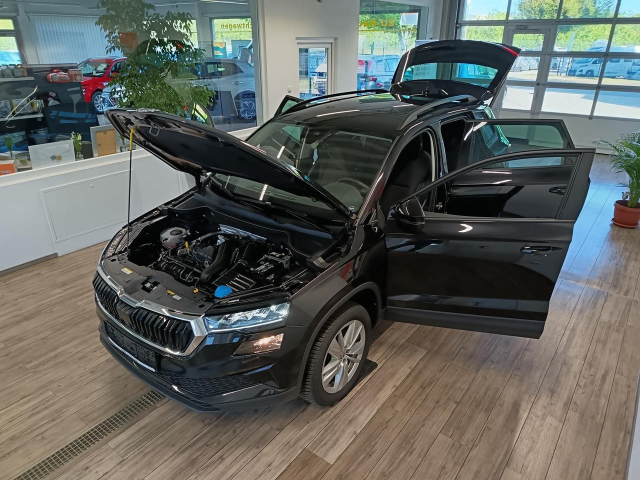 Skoda Karoq Selection 1,5TSI*NAVI*AHK-VORBER*LED*R-KAM - SUV: φωτογραφία 2 Skoda Karoq Selection 1,5TSI*NAVI*AHK-VORBER*LED*R-KAM - SUV: φωτογραφία 2