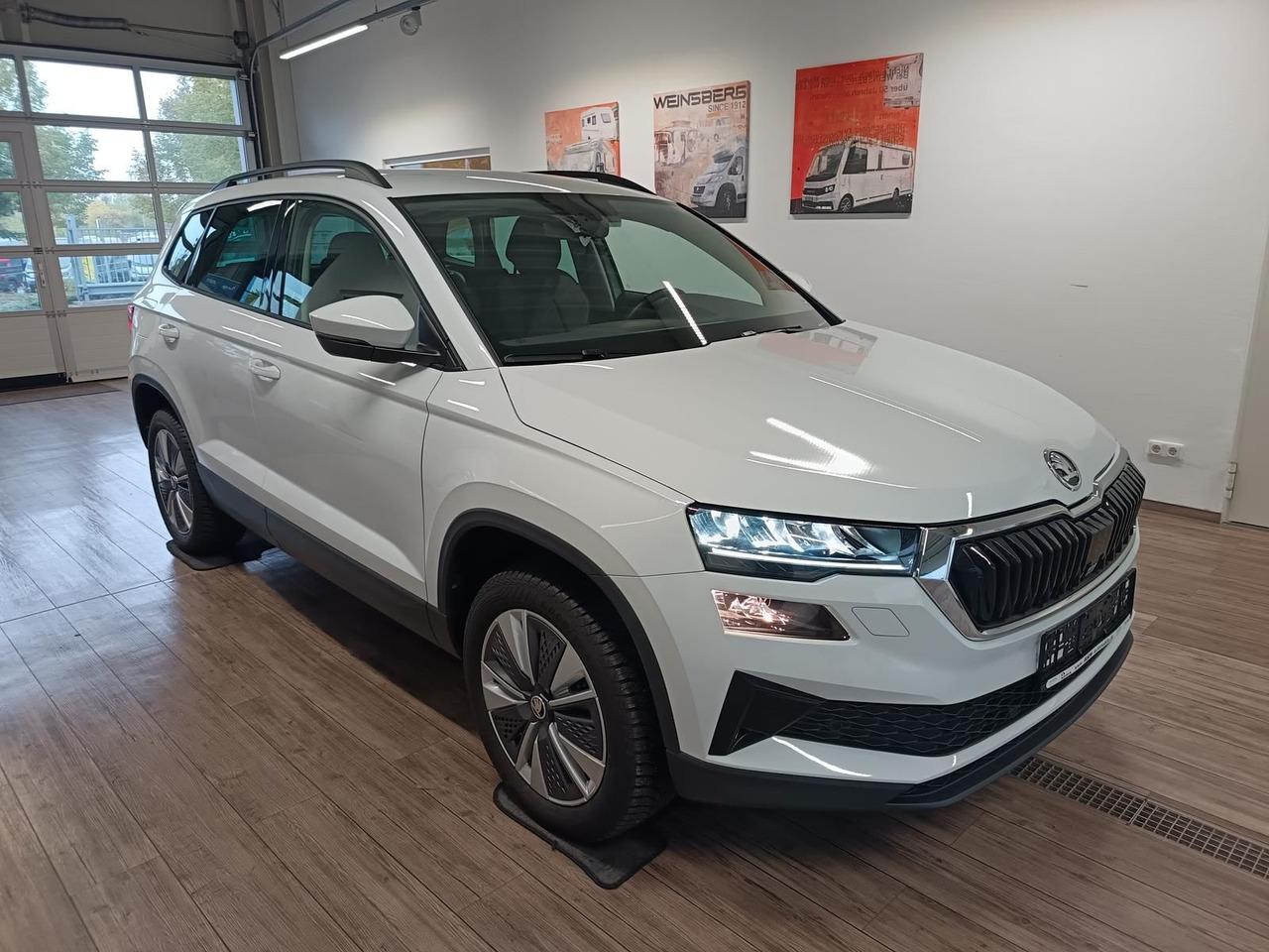 Skoda Karoq Style 1,5 TSI DSG*AHK*NAVI*LED*R-KAM*2xPDC - SUV: φωτογραφία 3 Skoda Karoq Style 1,5 TSI DSG*AHK*NAVI*LED*R-KAM*2xPDC - SUV: φωτογραφία 3