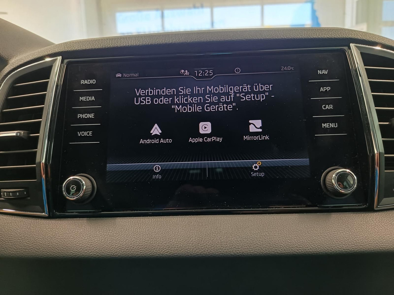 SUV Skoda Karoq Style 1,5TSI DSG*AHK-VORBER*NAVI*LED*R-KAM: φωτογραφία 12 SUV Skoda Karoq Style 1,5TSI DSG*AHK-VORBER*NAVI*LED*R-KAM: φωτογραφία 12